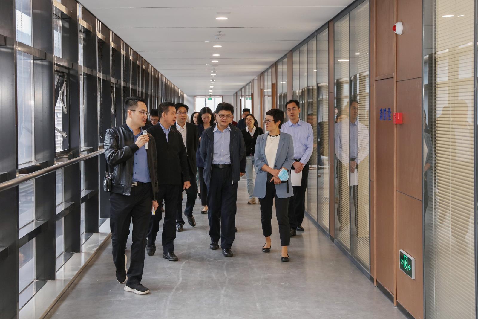 國知局審協江蘇中心、省知識產權局領導一行調研中國（南通）知識產權保護中心2.jpg
