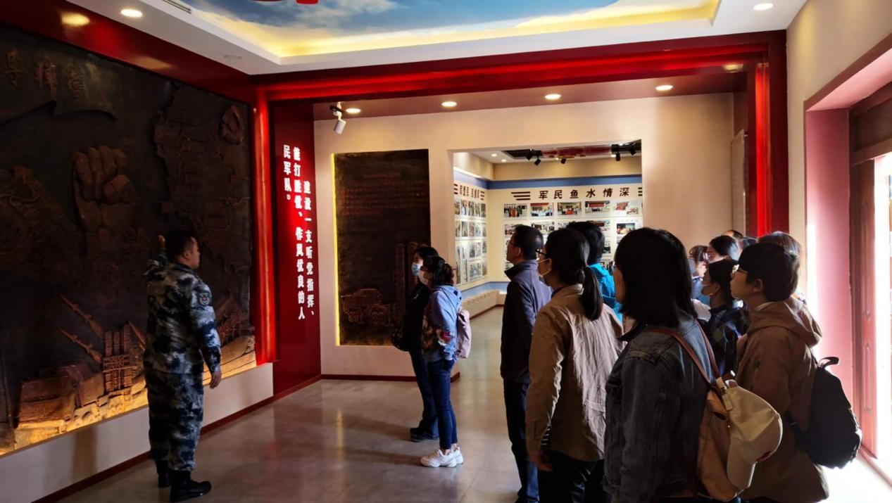 北京市知識產權局第六黨支部開展“緬懷革命先烈、追尋紅色記憶”聯合黨日活動3.jpg
