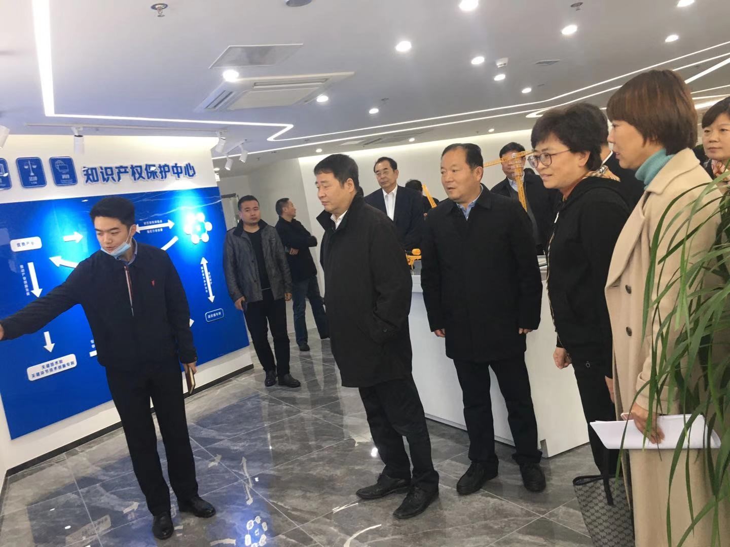 江蘇省政協調研組考察中國（徐州）知識2.jpg