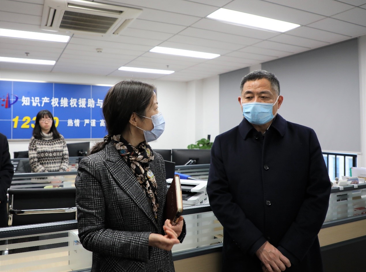杭州市委常委、秘書長(zhǎng)、政法委書記許明一行來(lái)甬調(diào)研知識(shí)產(chǎn)權(quán)保護(hù)工作3.jpg