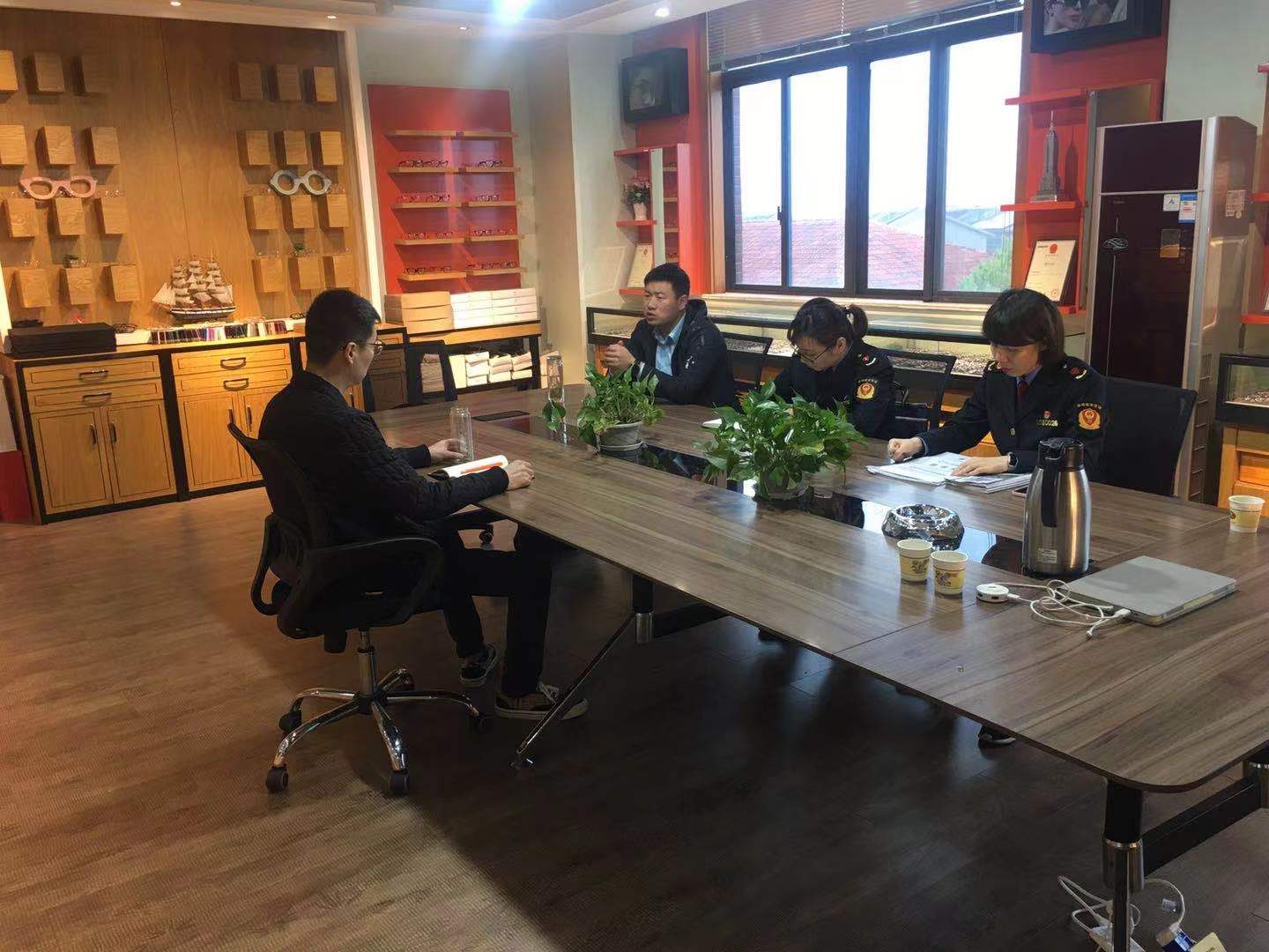 丹陽(yáng)（眼鏡）快速維權(quán)中心走訪企業(yè).jpg