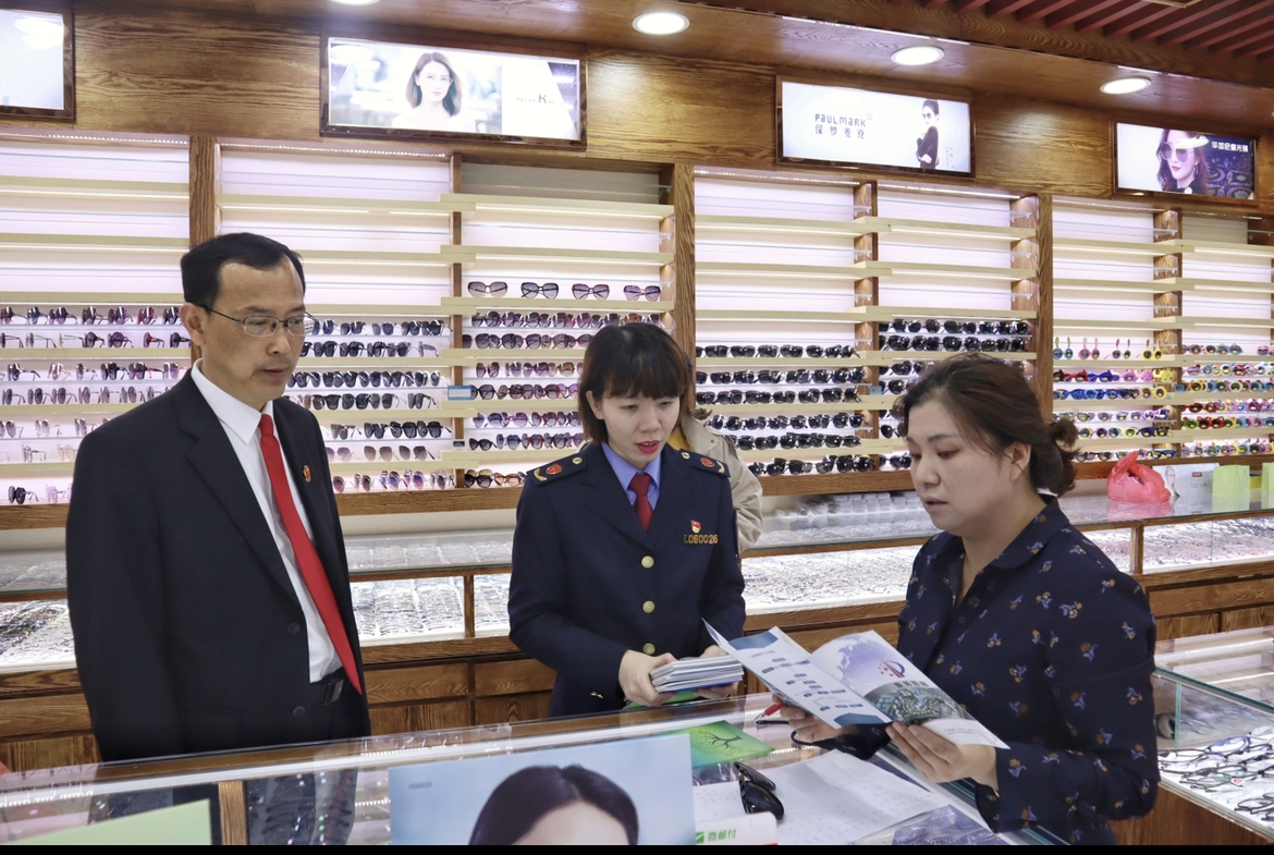 丹陽（眼鏡）知識產權快速維權中心4·26世界知識產權日廣場聯(lián)合宣傳活動2.jpg