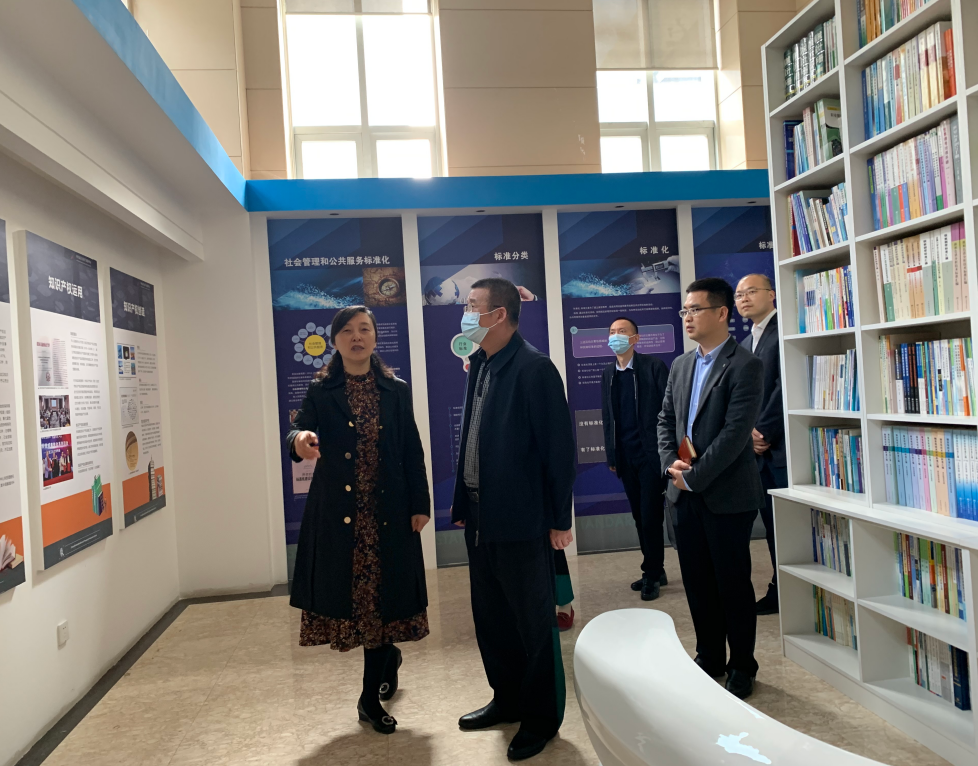 強化日常監督 推進黨風廉政建設 ——武漢市紀委駐市場監管局紀檢監察組來保護中心調研指導1.png