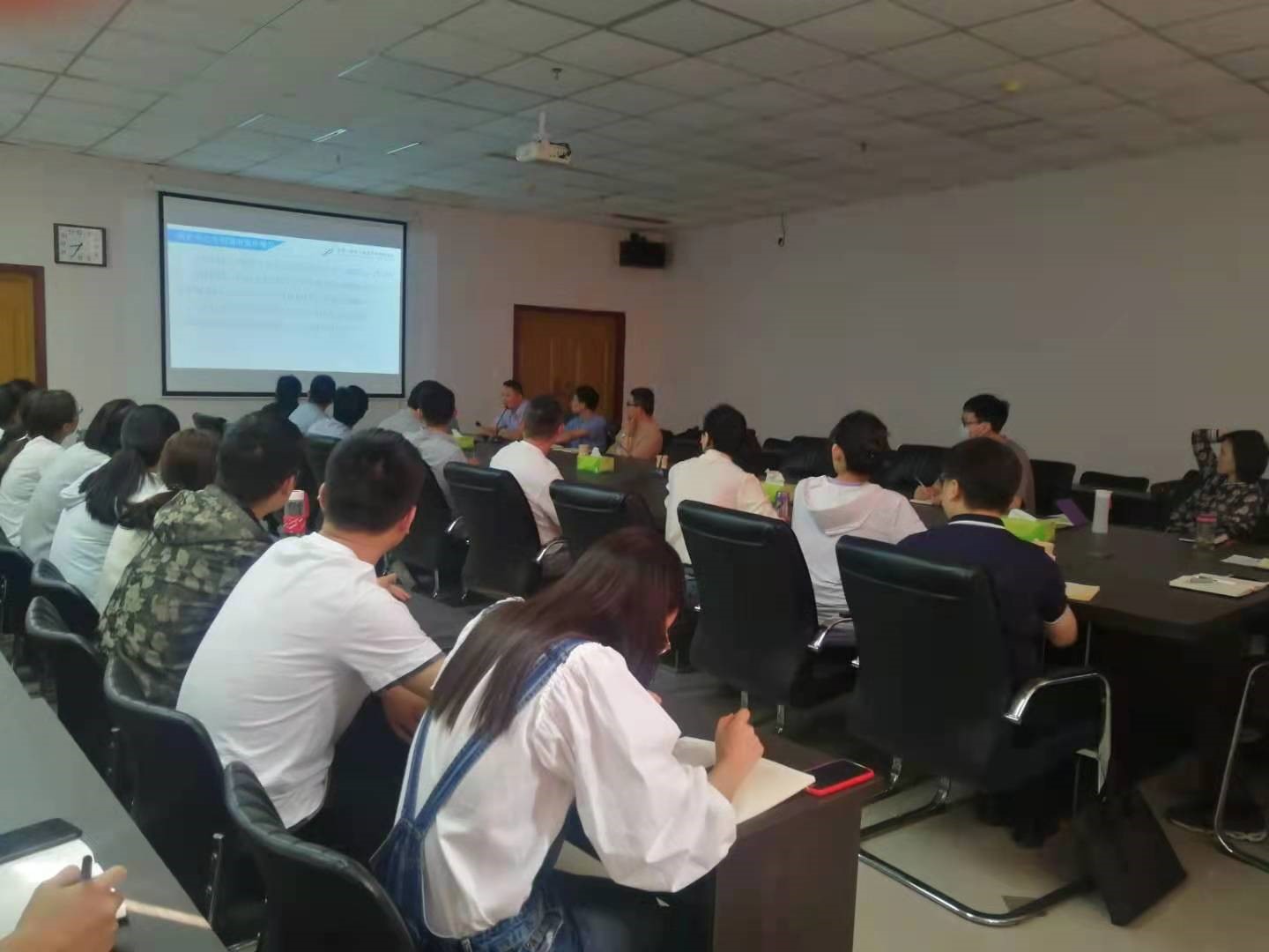 中國（新鄉）知識產權保護中心應邀到河南電池研究院進行專利實務技能專題培訓2.jpg