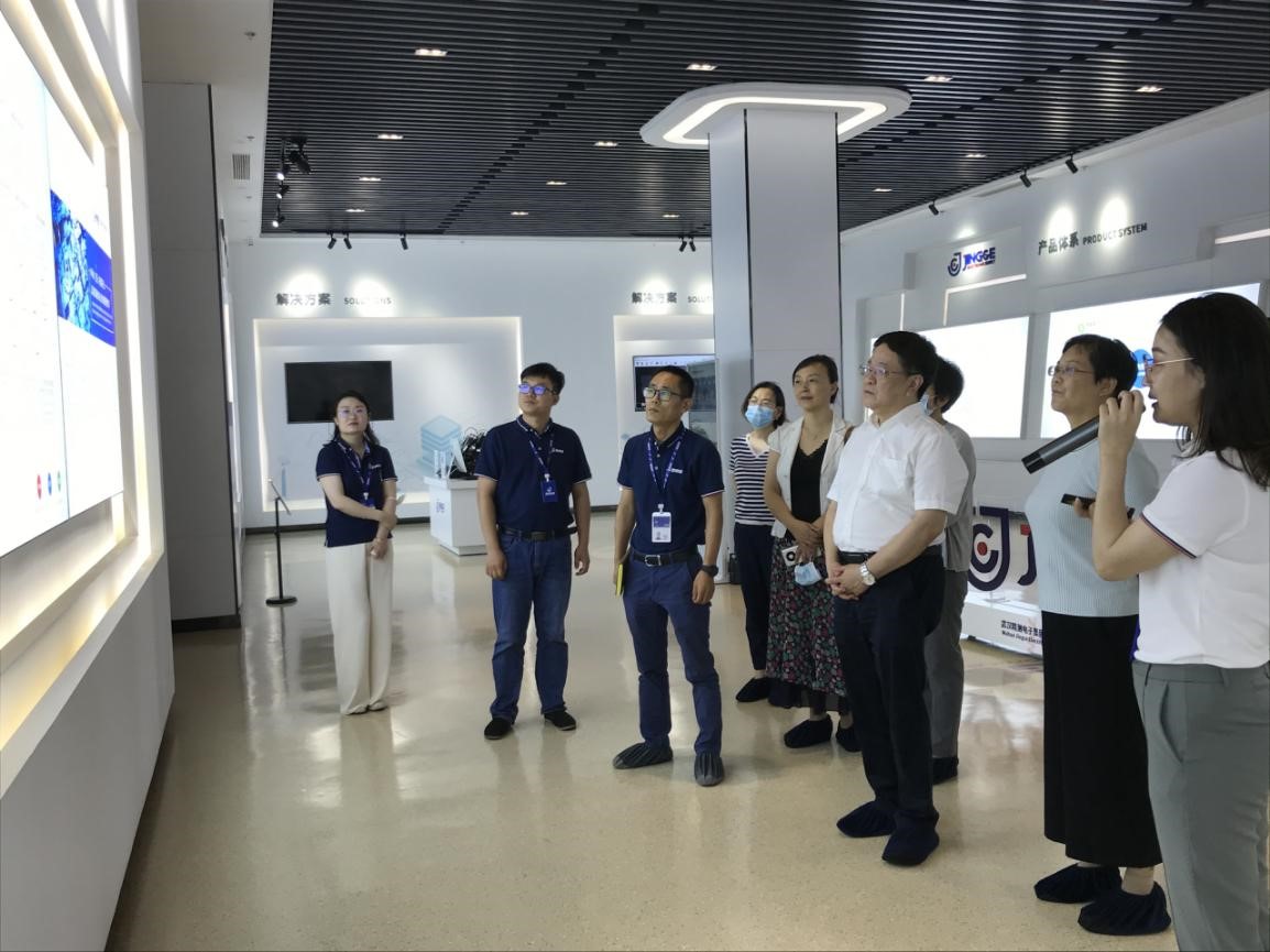 武漢市市場監管局二級巡視員陳保國帶隊調研指導重點企業知識產權工作2.jpg