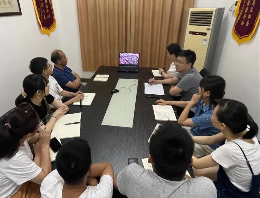景德鎮快維中心組織全體黨員干部職工集中收看“七一勛章”頒授儀式.jpg