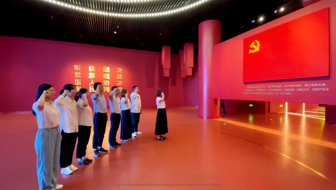 銘記“人民的勝利” 續(xù)寫新時(shí)代華章 徐州保護(hù)中心參觀淮海戰(zhàn)役紀(jì)念館2.jpg