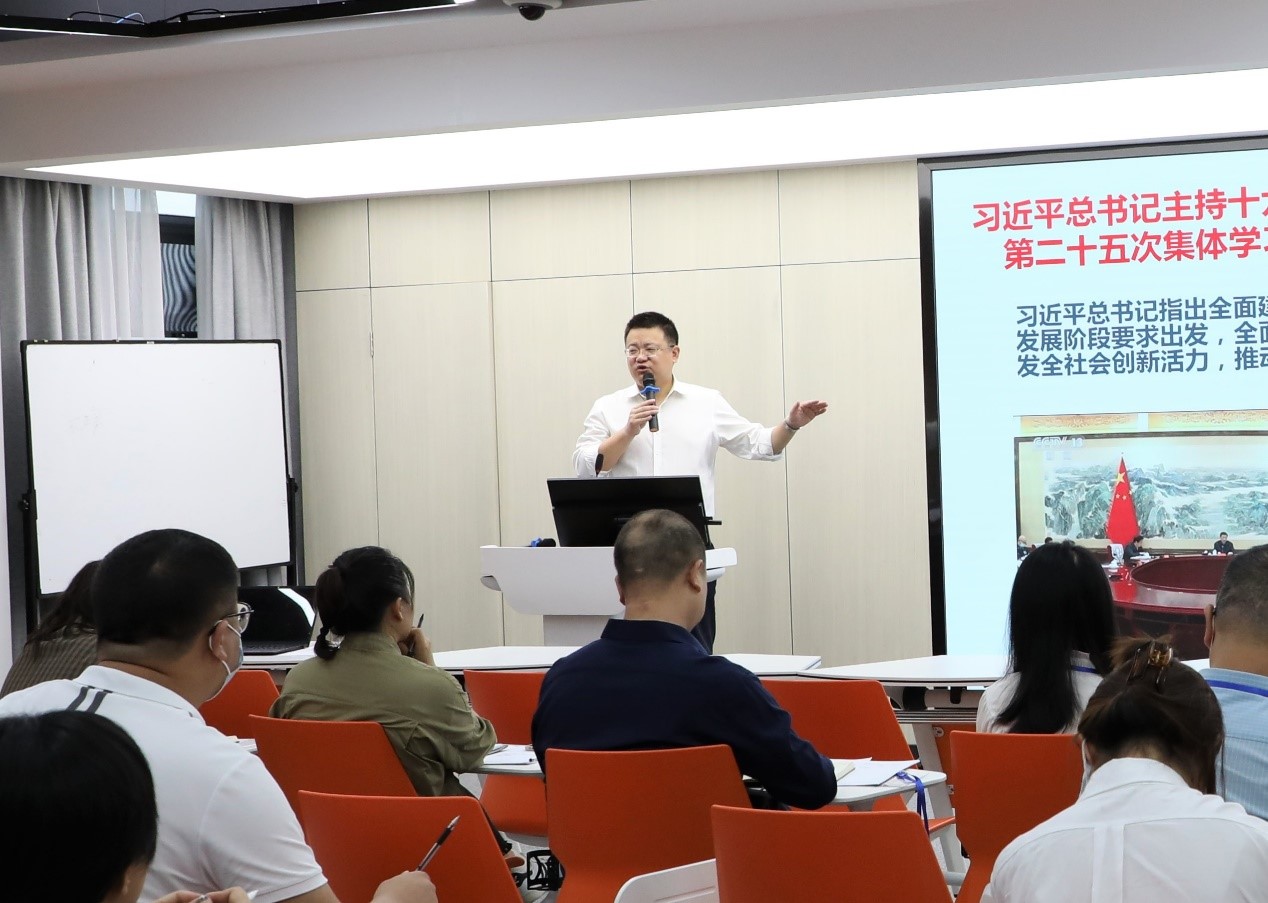 我市舉辦知識(shí)產(chǎn)權(quán)高端引領(lǐng)人才高級(jí)研修班2.jpg
