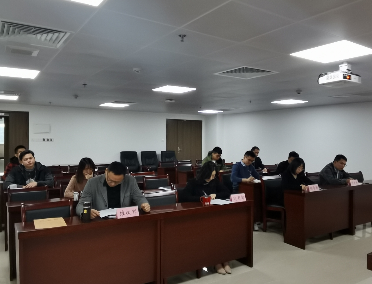 汕頭市知識產(chǎn)權保護中心召開干部大會傳達學習 市第十二次黨代會講話精2.jpg