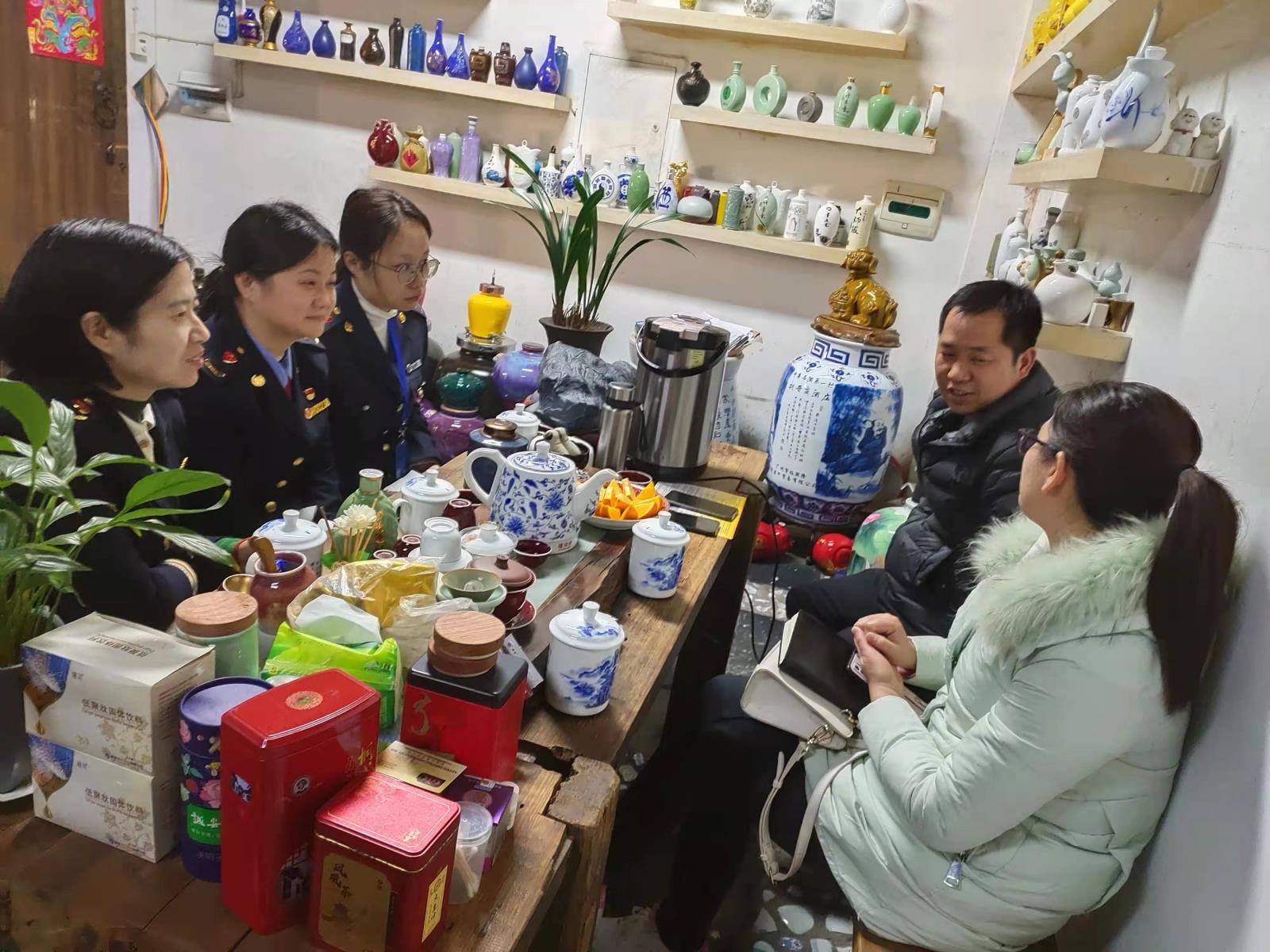 景德鎮市知識產權中心聯合高新區市場監管局積極開展企業知識產權快速申報工作.jpg